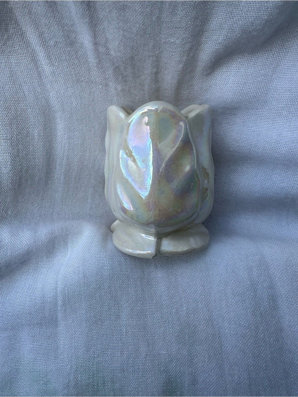 Tulip shaped iridiscent small trinket vase 1 unit - Picture 3 of 5